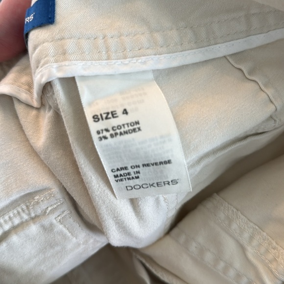 Dockers Women's Size 4 Pedal‎ Pushers Twill Chino Shorts Tan Beige Cotton Blend - Picture 6 of 8